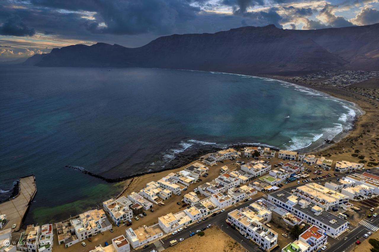 Casa Hespi-View To Famara Beach Exterior photo